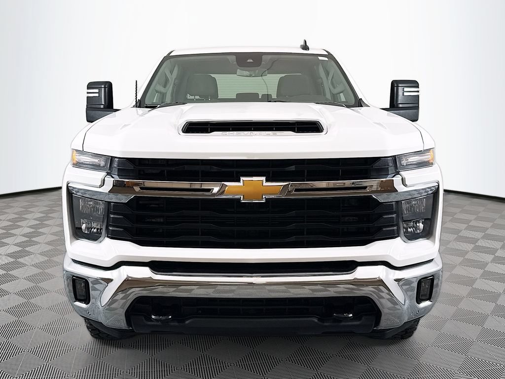 Used 2025 Chevrolet Silverado 2500 LT AWD/4WD image 2