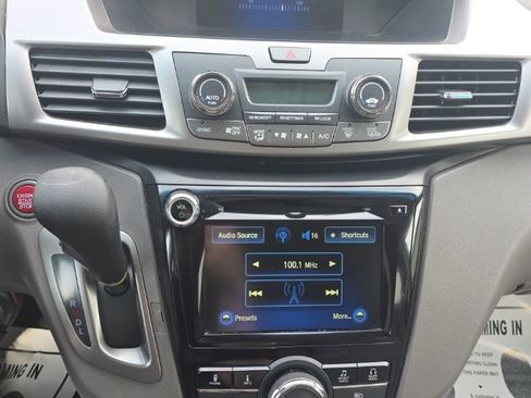 Used 2016 Honda Odyssey SE image 18