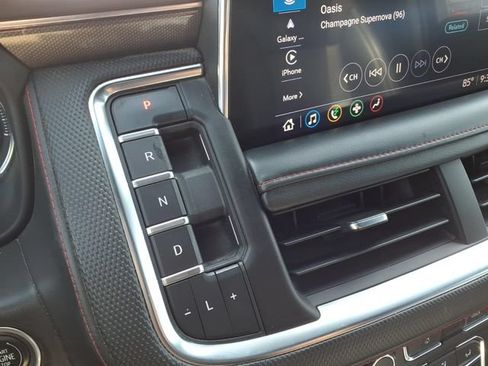 Used 2021 Chevrolet Suburban RST AWD/4WD image 23