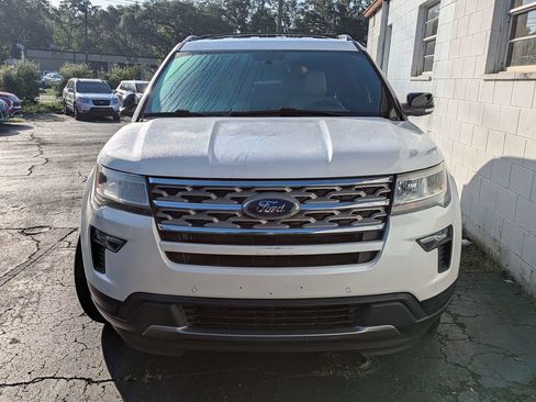 Used 2018 Ford Explorer XLT w/ Equipment Group 202A FWD image 2