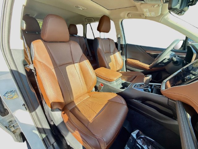Used 2025 Subaru Outback Touring AWD/4WD image 15