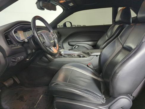 Used 2016 Dodge Challenger SXT Plus image 7