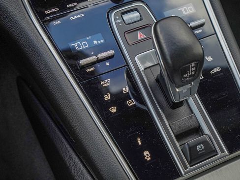 Used 2018 Porsche Panamera 4S image 20