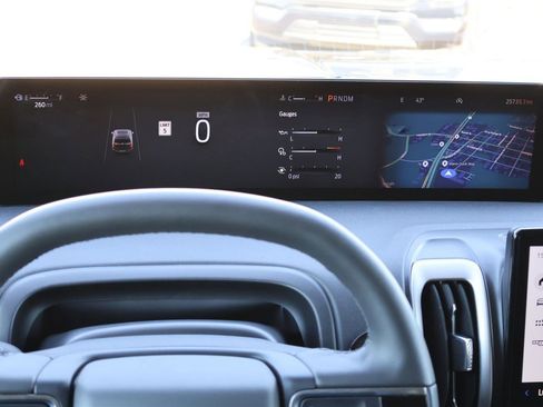 Certified 2025 Ford Expedition Active image 21