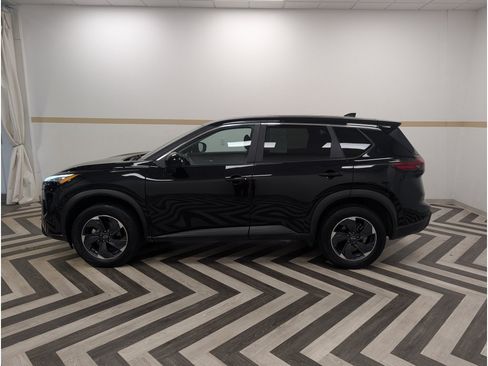 Used 2025 Nissan Rogue SV AWD/4WD image 3