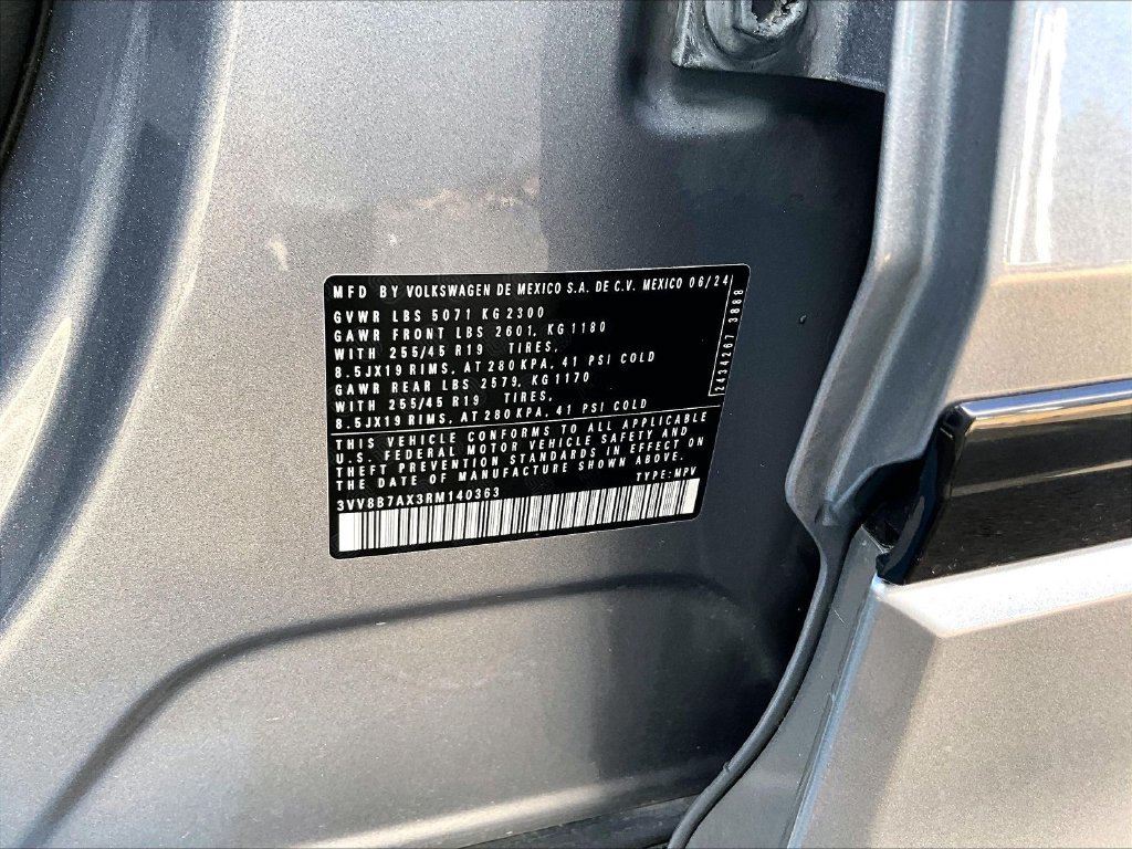 Used 2024 Volkswagen Tiguan SE R-Line AWD/4WD image 7