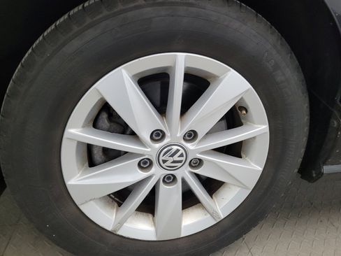 Used 2019 Volkswagen Golf S FWD image 31