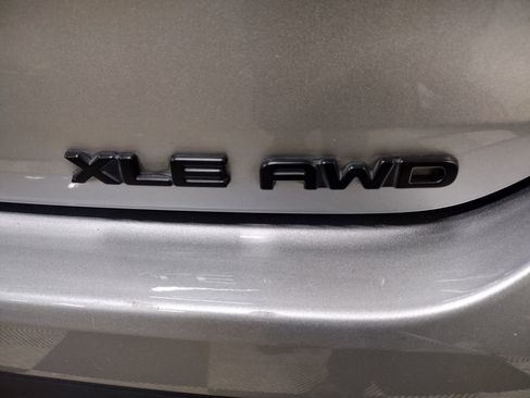 Used 2022 Toyota Highlander XLE image 14