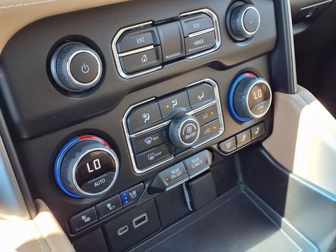 Used 2022 Chevrolet Tahoe Premier RWD image 13