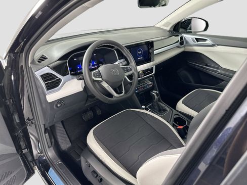 New 2025 Volkswagen Taos SE image 9
