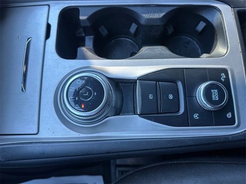 Used 2023 Ford Explorer XLT image 32