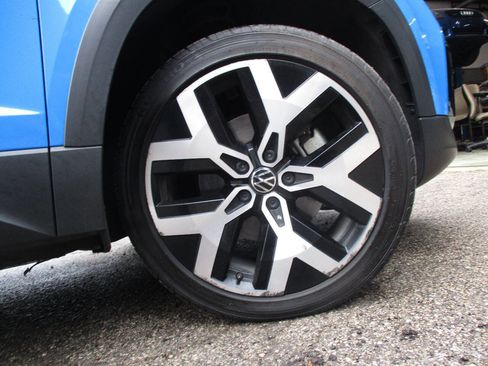 Used 2022 Volkswagen Taos SEL image 45