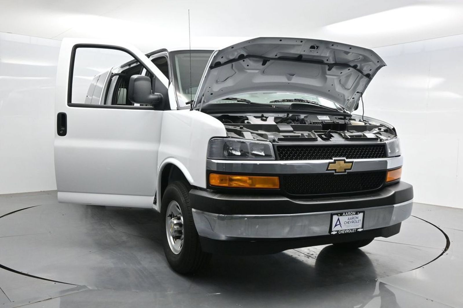 Used 2025 Chevrolet Express 3500 LT w/ LT Preferred Equipment Group RWD image 39