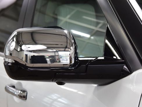 Used 2025 Toyota Sequoia Capstone AWD/4WD image 18