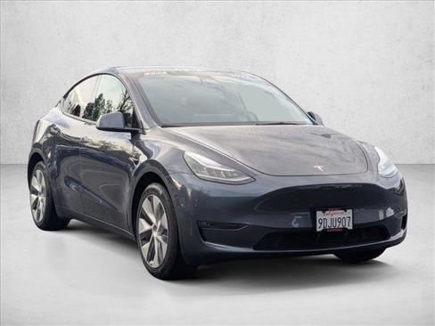 Used 2022 Tesla Model Y Long Range image 3