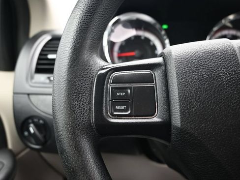 Used 2016 Dodge Grand Caravan SXT FWD image 46
