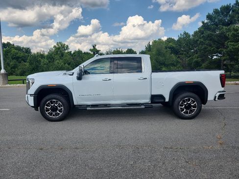 New 2026 GMC Sierra 2500 Denali w/ Denali Reserve Package AWD/4WD image 2
