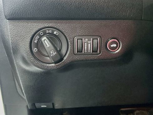 Used 2019 Dodge Challenger R/T RWD image 10