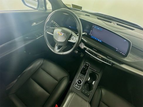 Used 2024 Cadillac XT4 Premium Luxury image 10