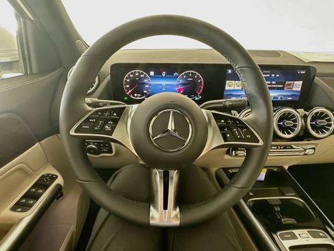 Used 2026 Mercedes-Benz GLA 250 image 11