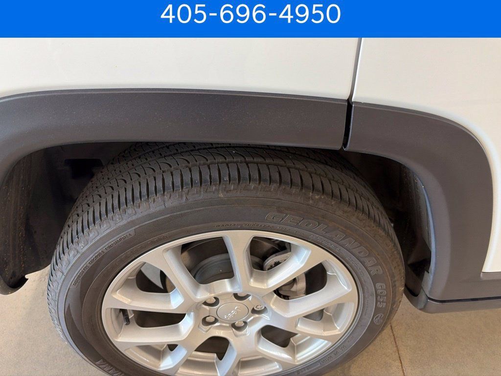 Used 2024 Jeep Compass Latitude AWD/4WD image 24