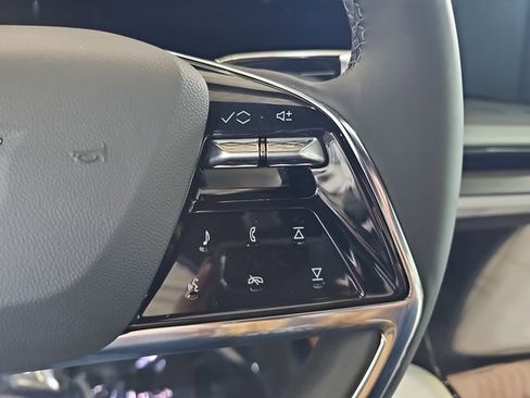 New 2026 Cadillac Vistiq Luxury w/ LPO, Floor Liner Package image 21