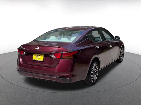 Used 2025 Nissan Altima 2.5 SV FWD image 15