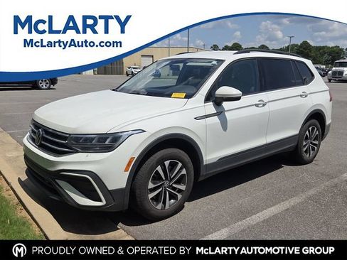 Used 2022 Volkswagen Tiguan S FWD image 1