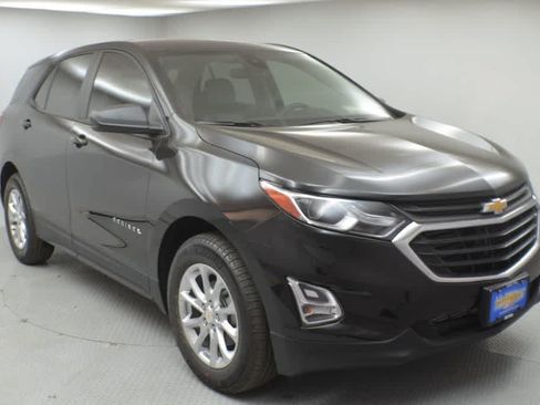 Used 2020 Chevrolet Equinox LS FWD image 2