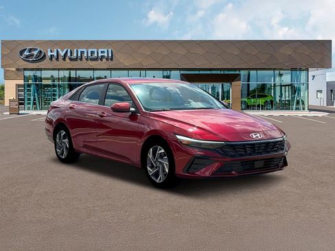 New 2025 Hyundai Elantra SEL image 11