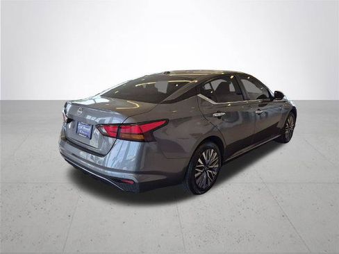 Certified 2025 Nissan Altima 2.5 SV FWD image 11