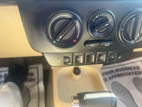 Used 2010 Volkswagen Beetle Coupe FWD image 11