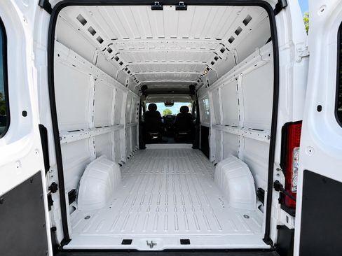 Used 2023 RAM ProMaster 2500 FWD image 10