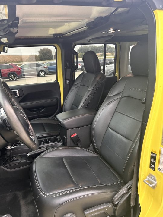 Used 2023 Jeep Wrangler Unlimited Sahara w/ Cold Weather Group AWD/4WD image 9