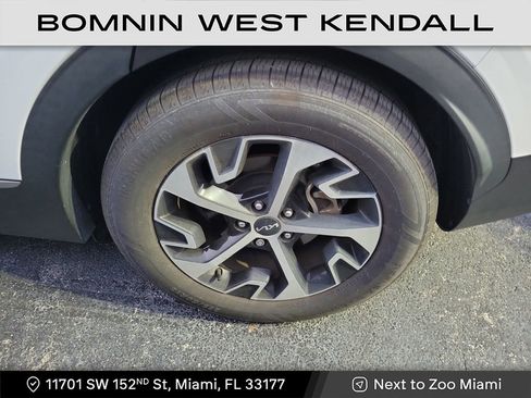 Used 2024 Kia Sportage EX image 7