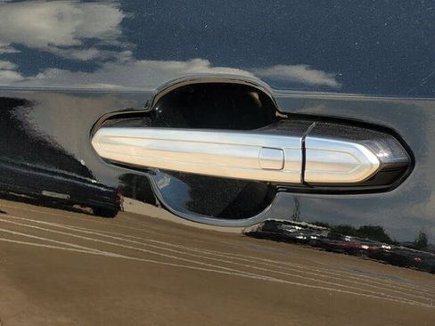 Used 2023 Cadillac XT4 Luxury w/ Cold Weather Package image 11