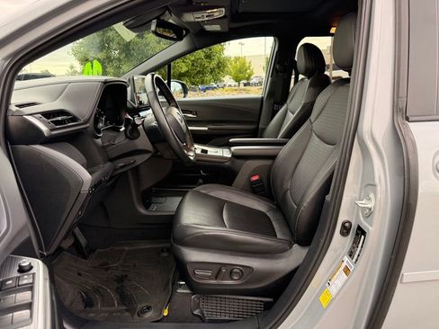 Used 2024 Toyota Sienna XLE Woodland Edition AWD/4WD image 11