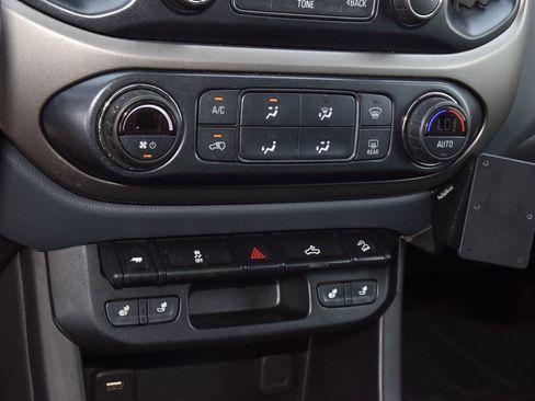 Used 2018 Chevrolet Colorado Z71 image 28