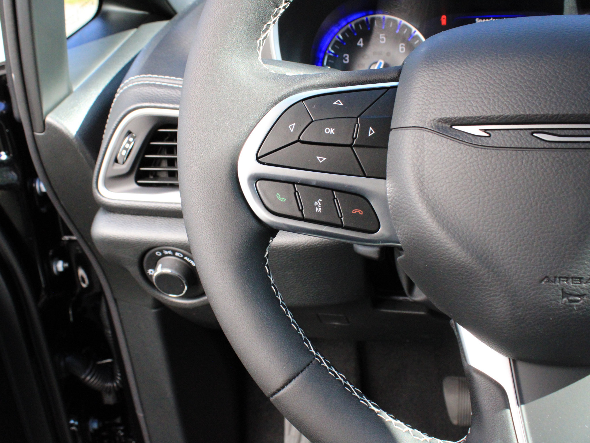 New 2027 Chrysler Pacifica Select FWD image 16