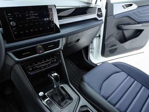 New 2025 Volkswagen Taos SEL image 62