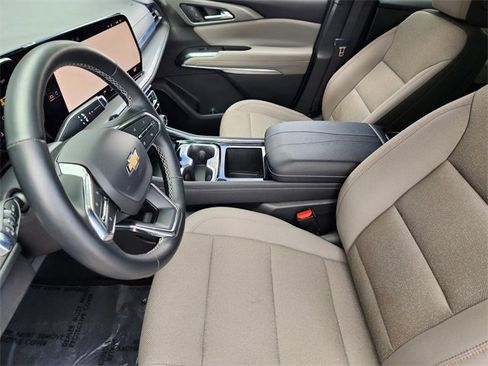 Certified 2025 Chevrolet Traverse LT image 8