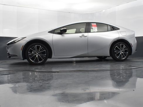 Used 2026 Toyota Prius XLE image 36