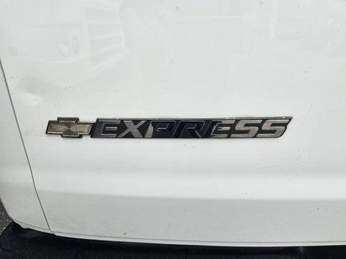 Used 2018 Chevrolet Express 2500 w/ Driver Convenience Package RWD image 28
