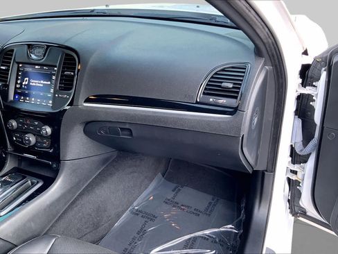 Used 2023 Chrysler 300 S w/ Comfort Group RWD image 18