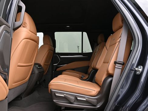 Certified 2025 Cadillac Escalade Premium Luxury AWD/4WD image 20