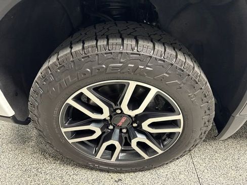 Used 2023 GMC Sierra 1500 AT4 w/ AT4 Premium Package AWD/4WD image 4