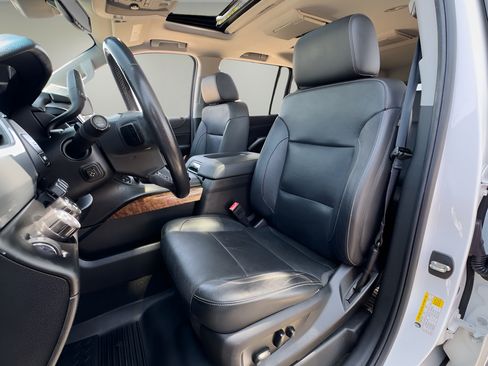 Used 2018 Chevrolet Suburban Premier AWD/4WD image 6