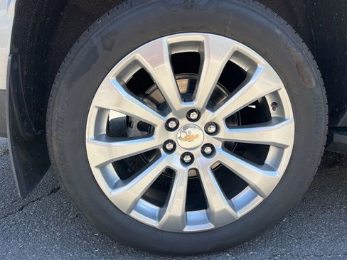 Used 2025 Chevrolet Tahoe Premier w/ Sun And Tow Package AWD/4WD image 4
