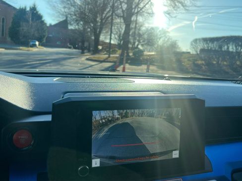 Used 2025 Nissan Altima 2.5 SR image 17