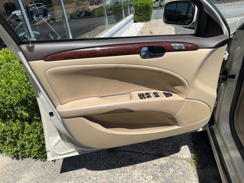 Used 2011 Buick Lucerne CXL FWD image 14